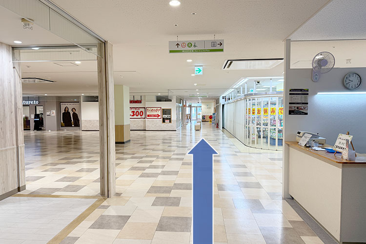 マツモトキヨシ様とヘアーカット専門店フレンドリー様の間をさらに直進